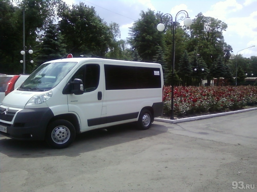 Пассажирский автопарк. Трансфер мерседес микроавтобус. Мерседес микроавтобус 2000. Такси в сочи минивэн. Микроавтобус.